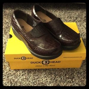 Duck head size 7 brown clog